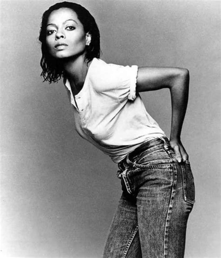 How tall is Diana Ross