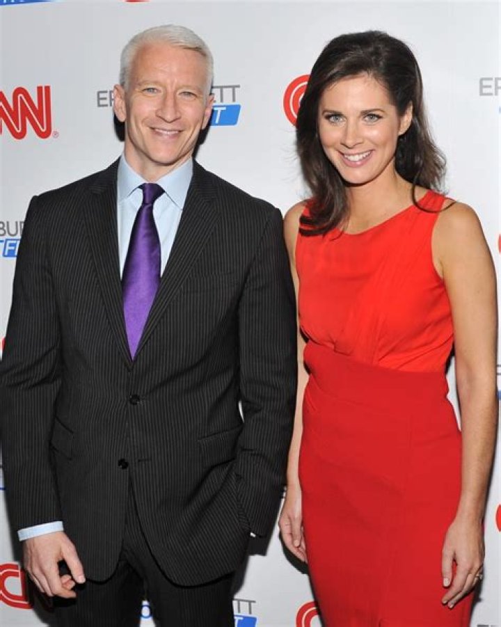How tall is Erin Burnett