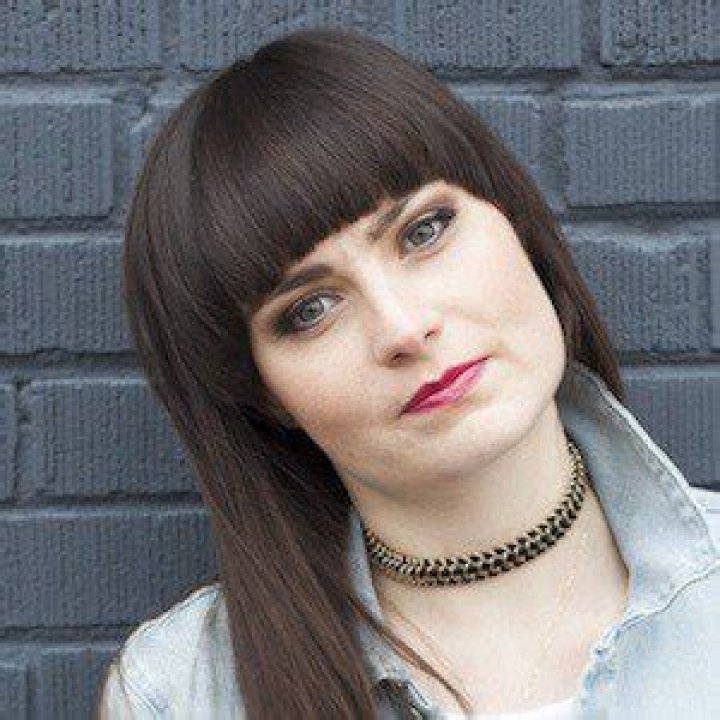 Molly Burke Age - Bio, Wiki, Height, Net Worth, Relationship (2023)
