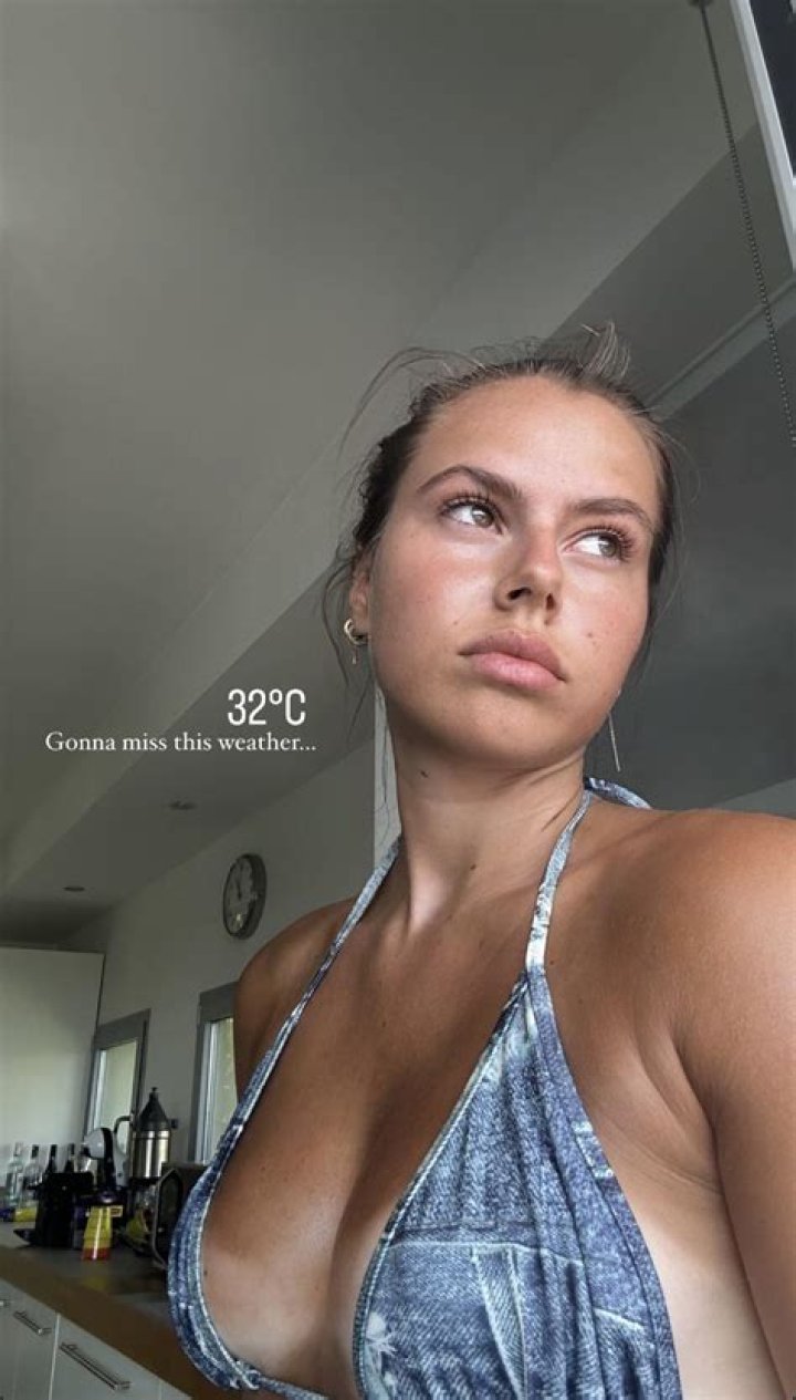 Nina Houston – Celebsgraphy