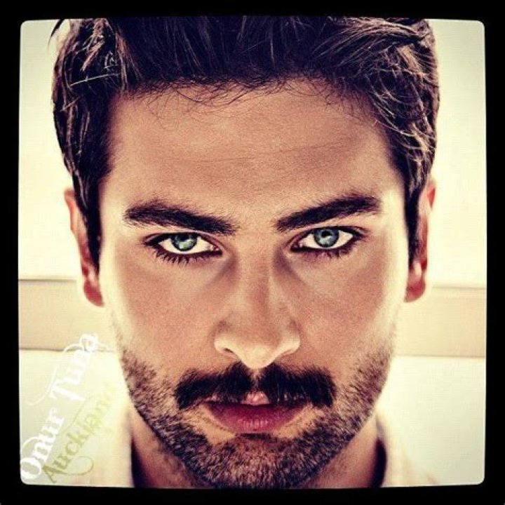 Onur Tuna – Celebsgraphy