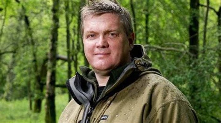Ray Mears Net Worth. Meet Ray Mears Wife Ruth Mears. His Knife, Axe 2022