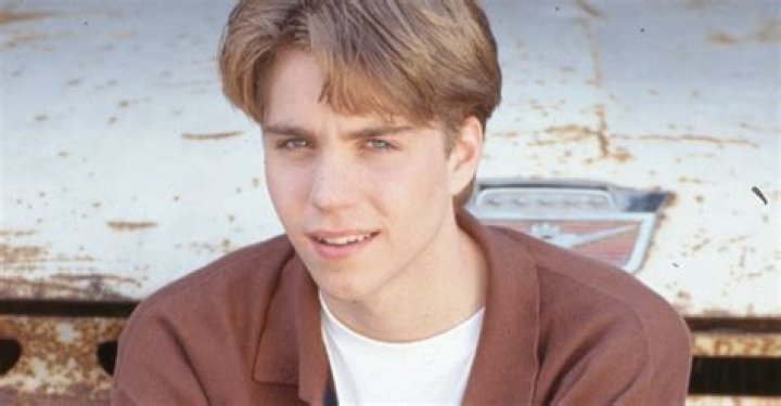 
Revelations About Jonathan Brandis’ Bio, Love Life and Why He Killed Himself 